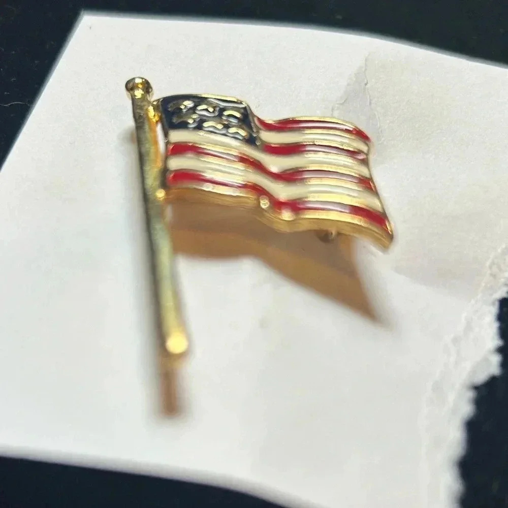 U.S.A. flag brooch‎